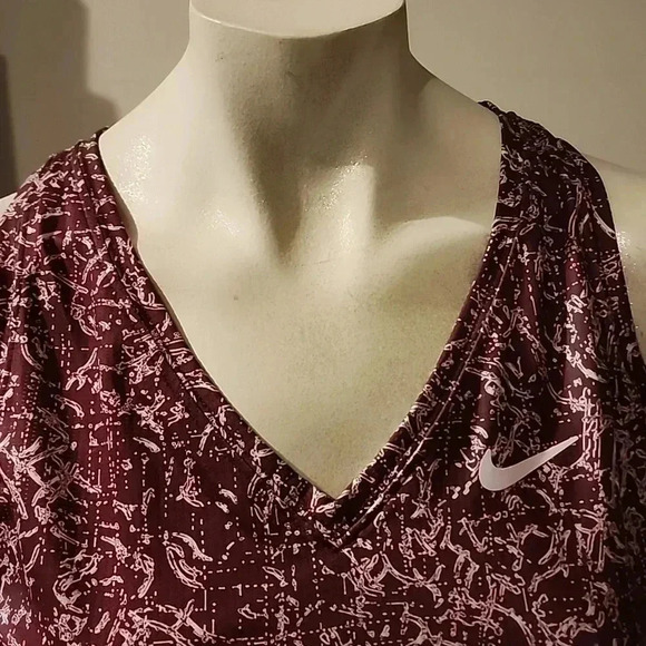 NIKE DRI-FIT SLEEVELESS TOP SIZE S - Picture 5 of 5